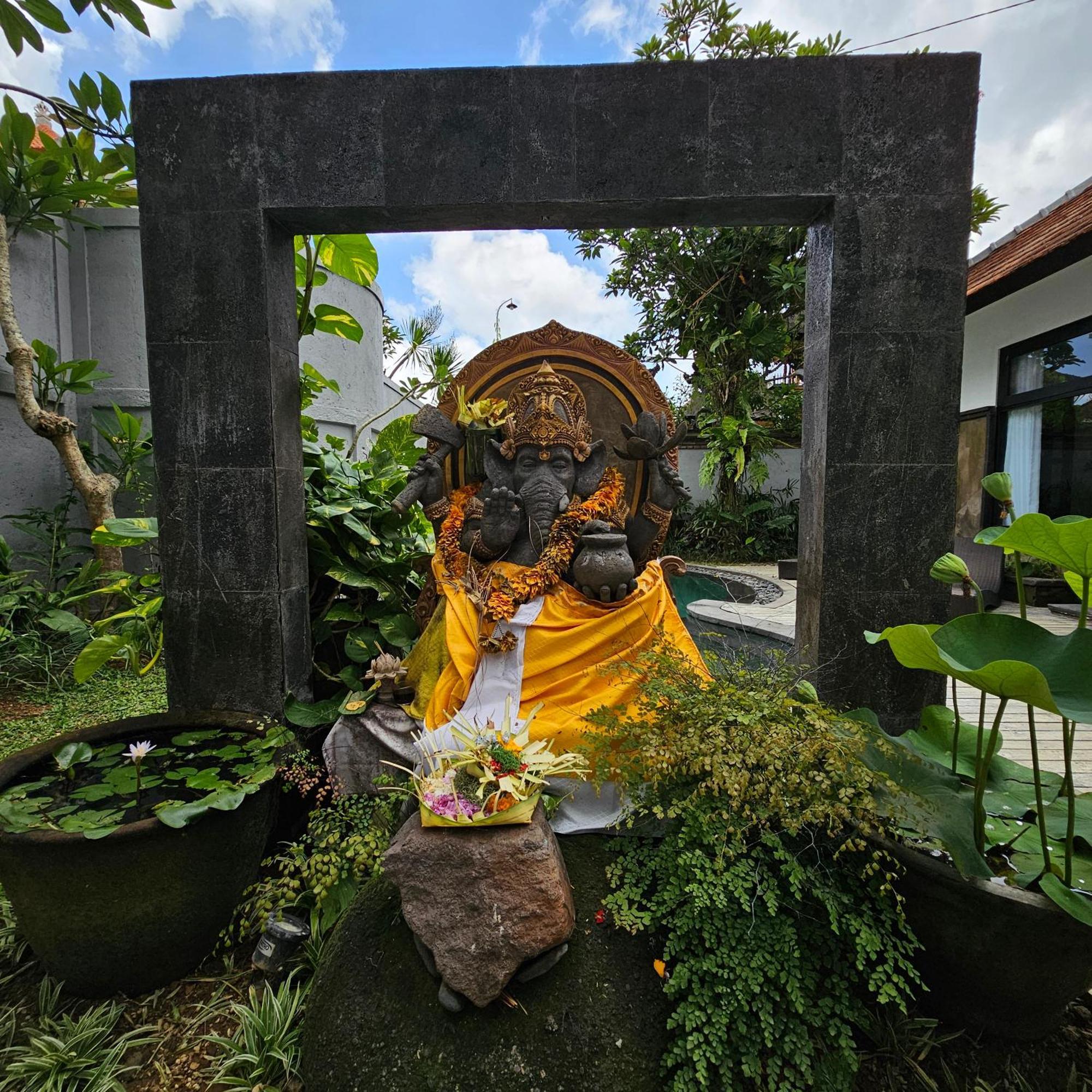 Chandi Hotel Ubud エクステリア 写真